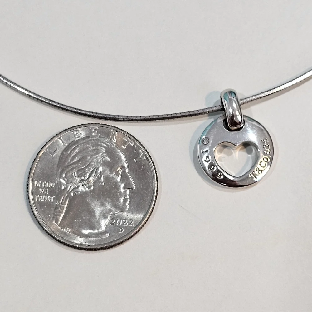 💘Tiffany & Co. Heart Circle 1999 Stencil Cut-Out Necklace in 925 STER Silver✨️